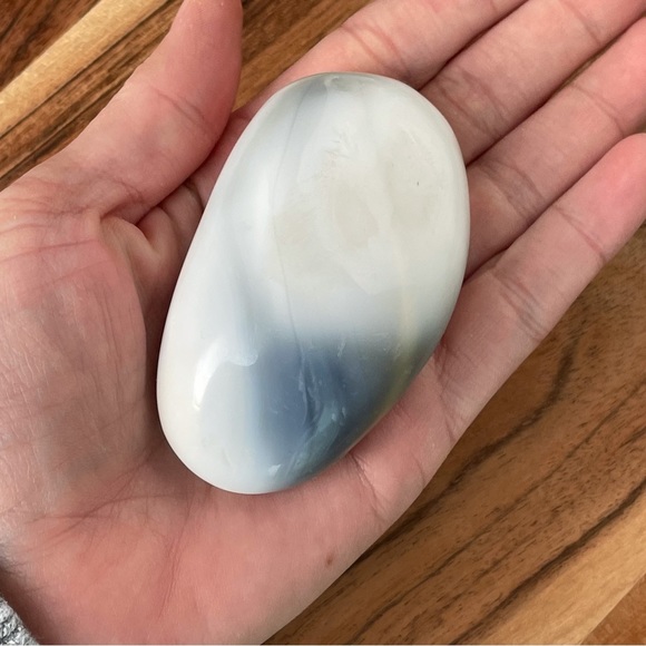 Orca Agate Palm Stone - Picture 9 of 17